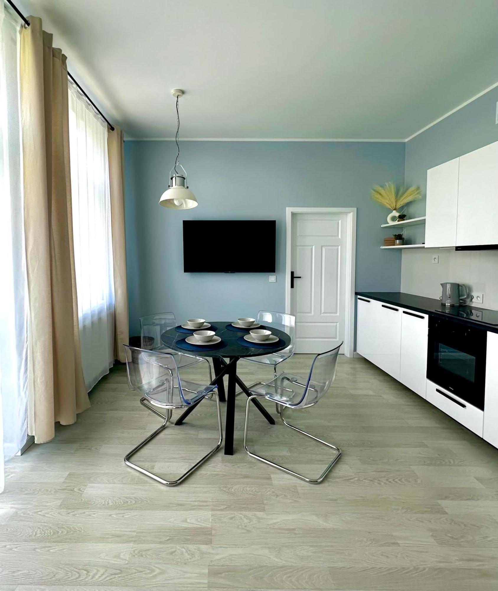 O4 Apartment
